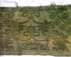 Fig. 4 Tang dynasty fine silk (ling) with floral pattern against purple ground unearthed in Dulan, Qinghai province