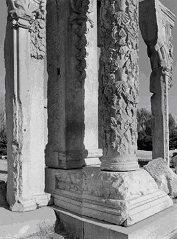 Diptych of marble columns at Haiyan Tang, Western Pavilions
